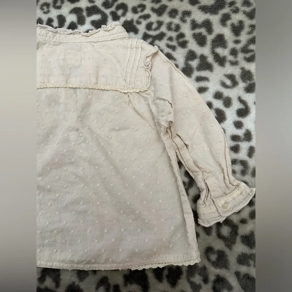 Children’s Place Polka Dot Blouse in Light Tan Size 6-9 months